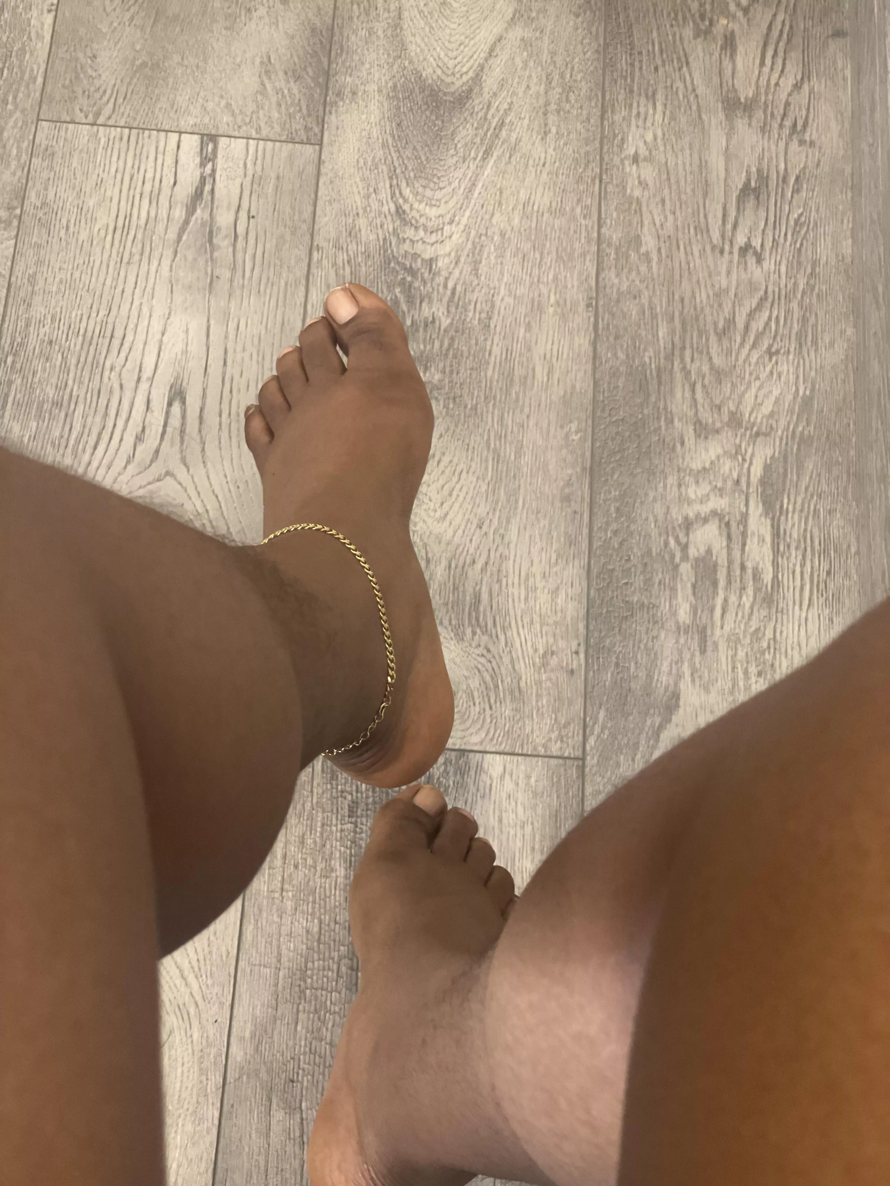 I need someone who would be willing to suck my toes🥵