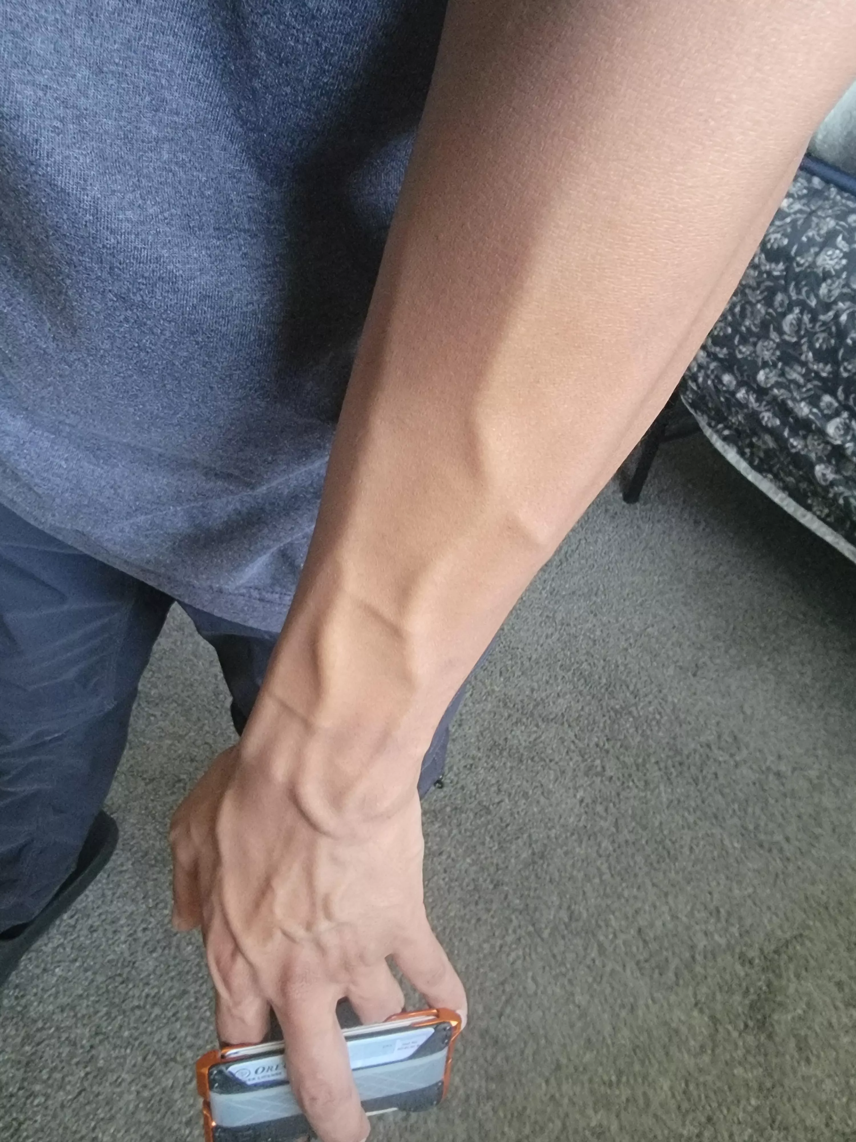 Kinda want someone to trace my viens with their soft fingers...