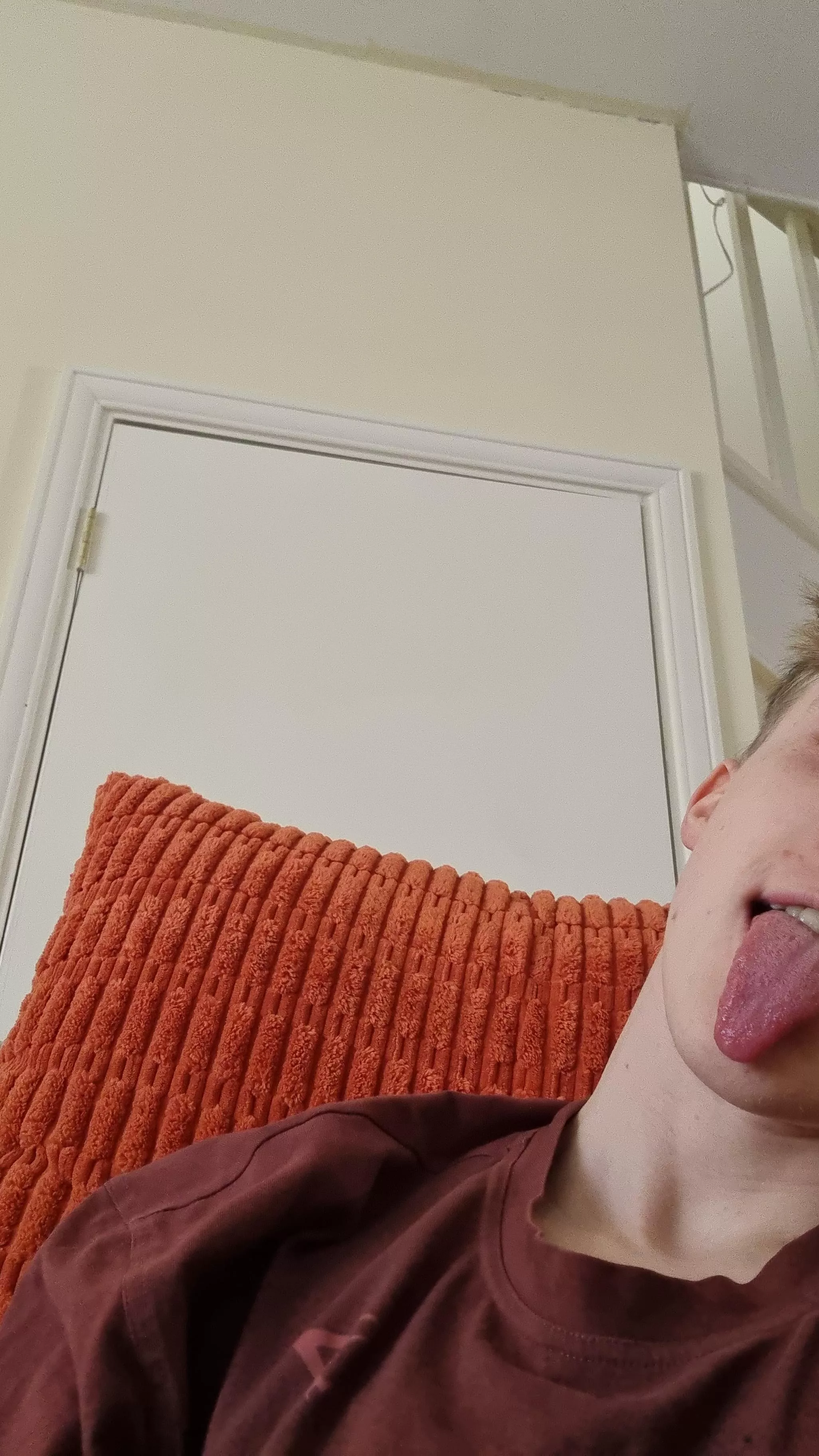 M 23 UK Straight guy here bored af wondering if any gay bottoms wanna be friends and get to know esch other hmu if youre my age or younger 