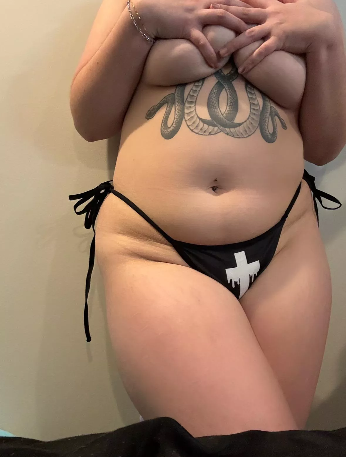 please enjoy my underboob