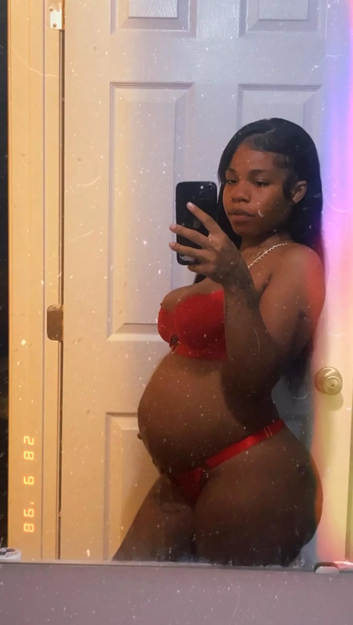 Pretty and pregnant cum and spoil me😘