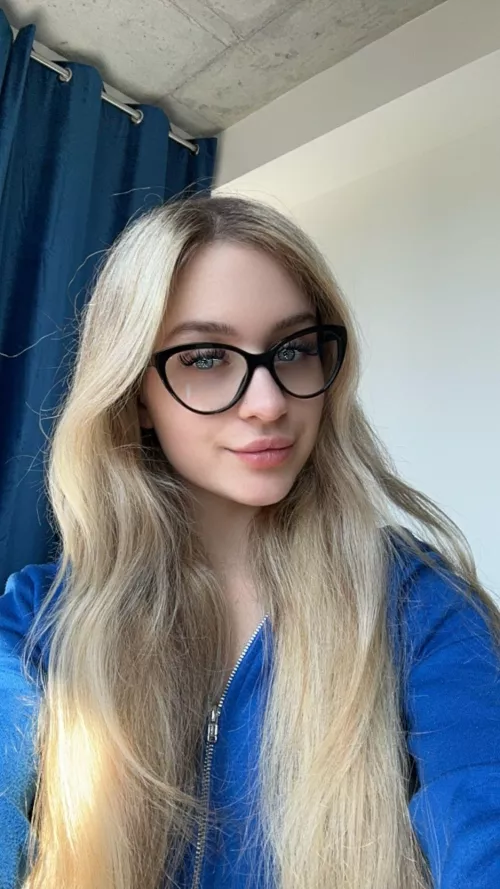 Thoughts on this selfie? 🧐