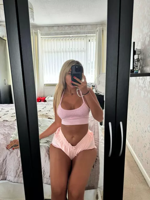 Wearing a matchy comfy clothes is another definition of me