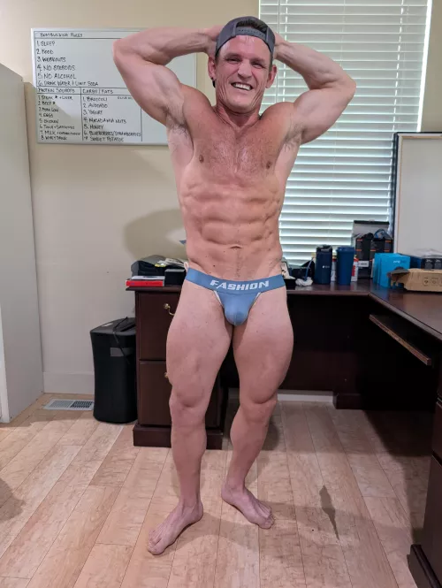 [44] Gay Bottom Muscle Daddy Flexing! Any Top Daddies like other Muscle Bottom Daddies?