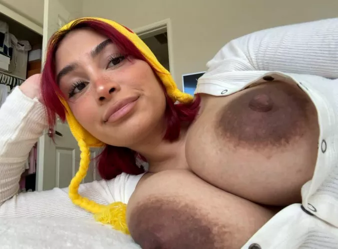 A good girl show her juicy boobs
