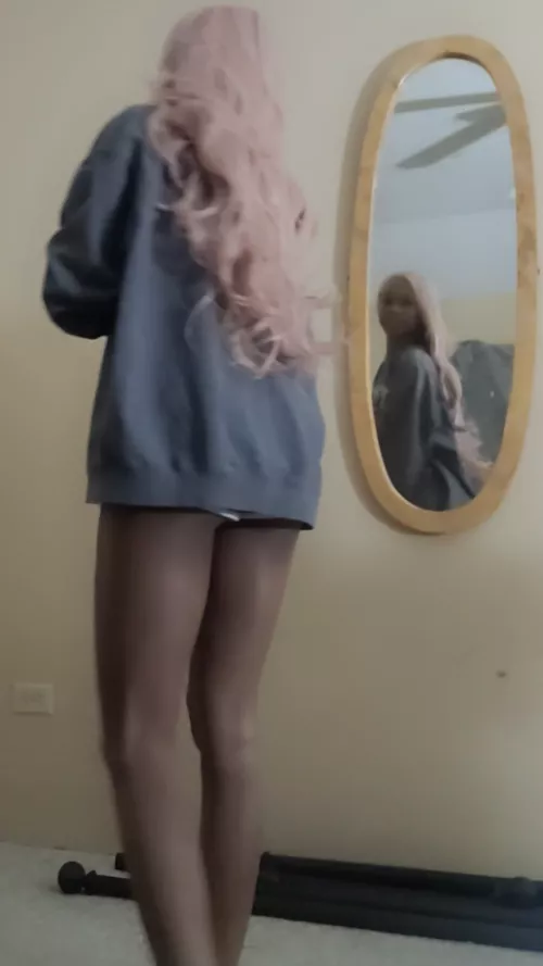 Always in the mirror and dressing up 🥰 I love feeling cute 🥺🩷