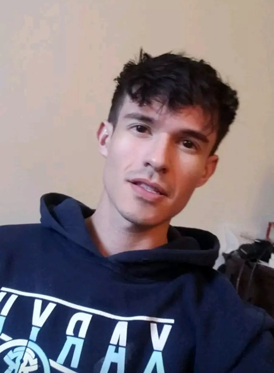 Anybody wanna play Overwatch or Valorant?