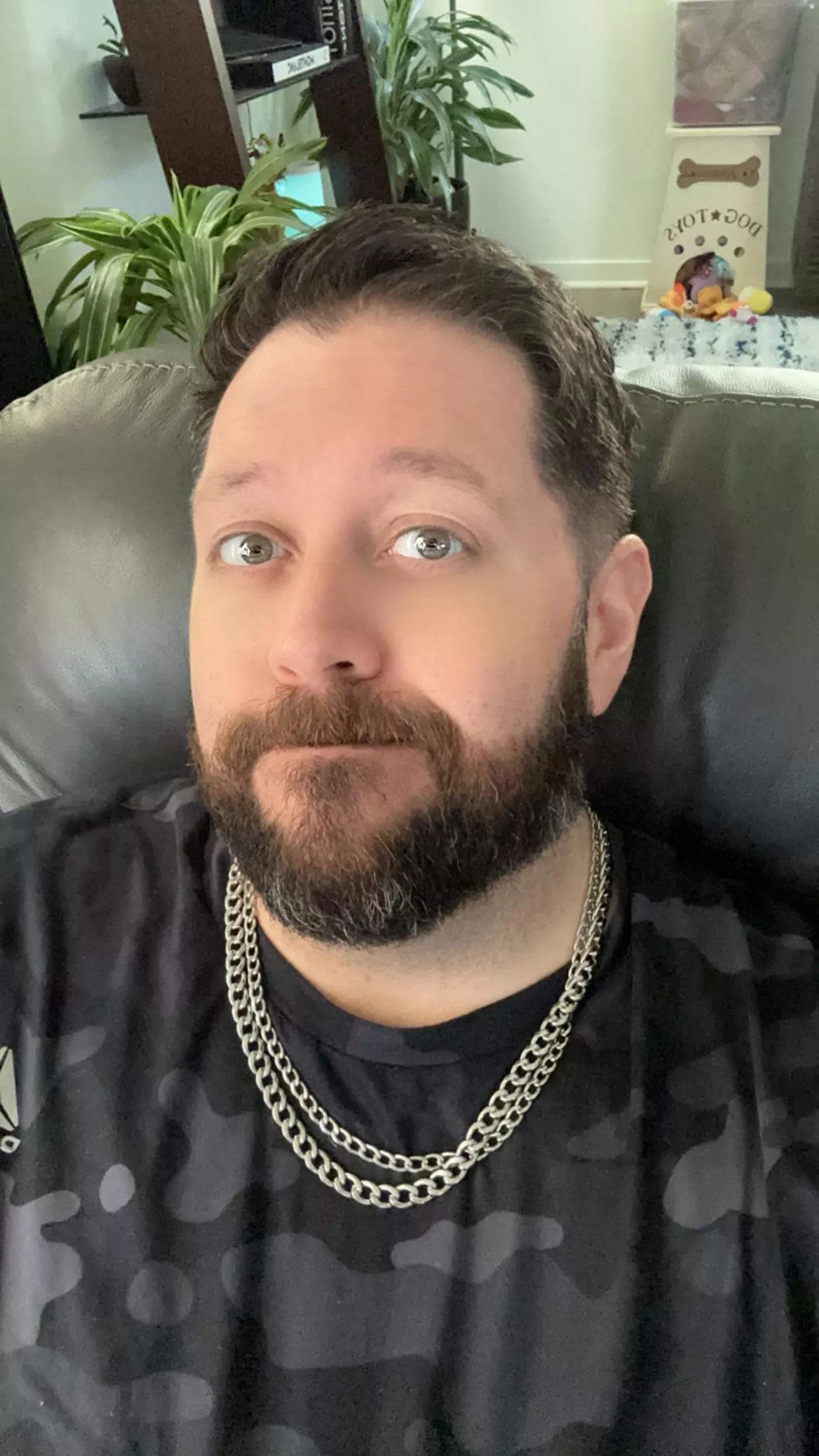 Anyone playing some Ark Survival Acended?!?