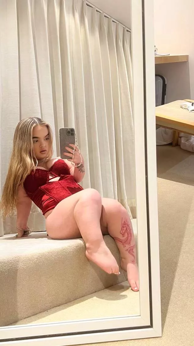 Daddy want to suck my dwarf feet