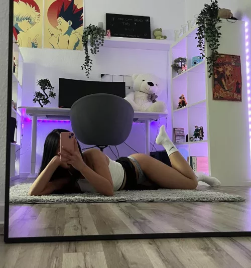 How easily u lift my skirt