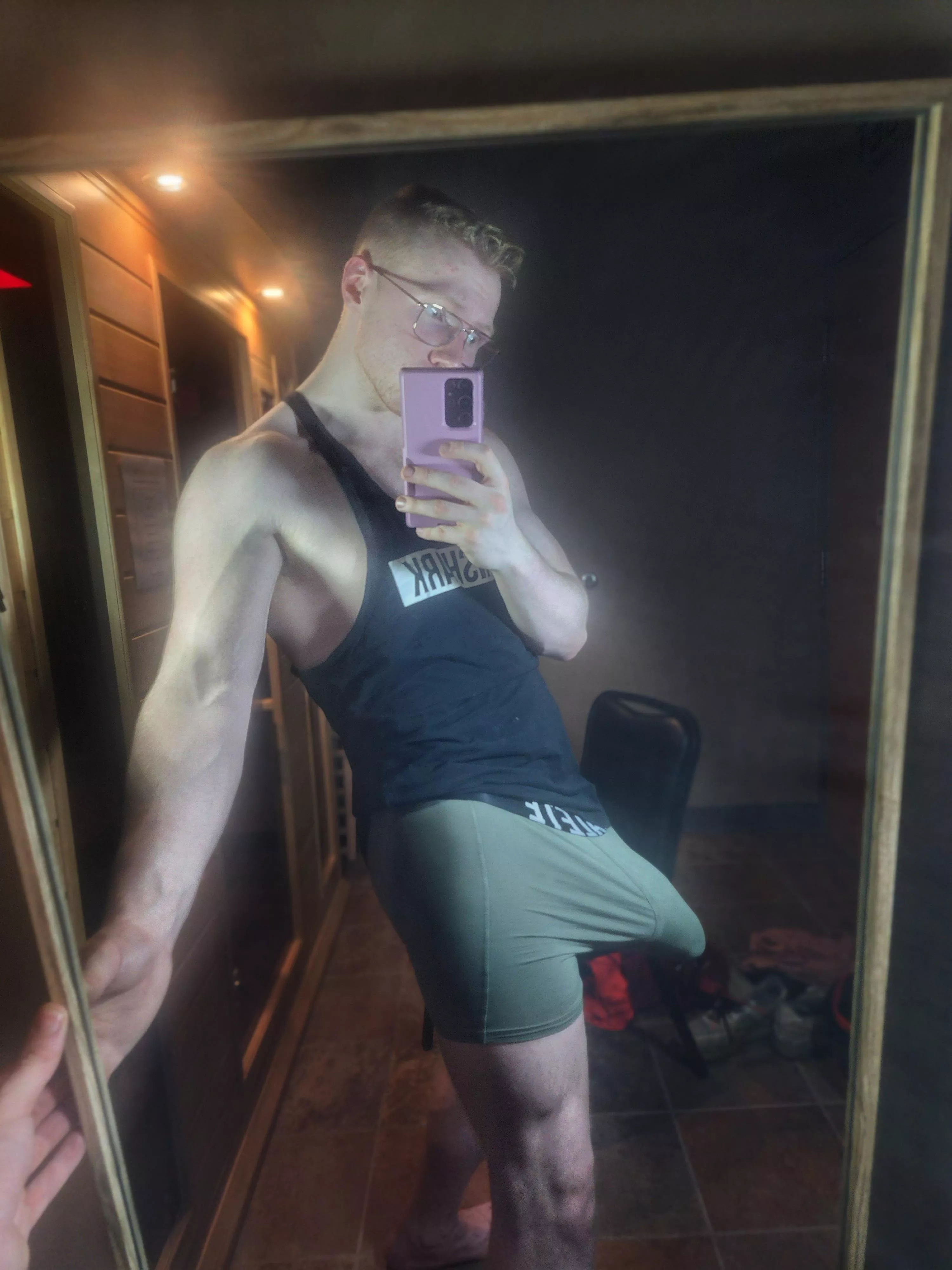 I just finished leg day at the gym, who wants to feel the pump from my 3rd leg afterwards?