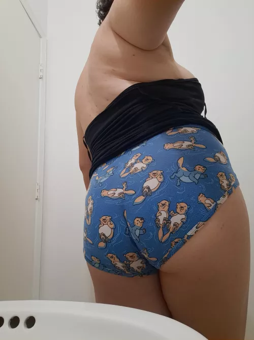 I'm tryna be like these otters on thia monday 