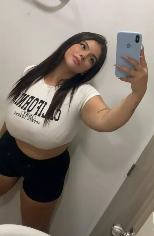 Mirror mirror on the wall...who's prettiest of them all 