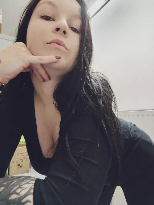 Monday badass pose [F]