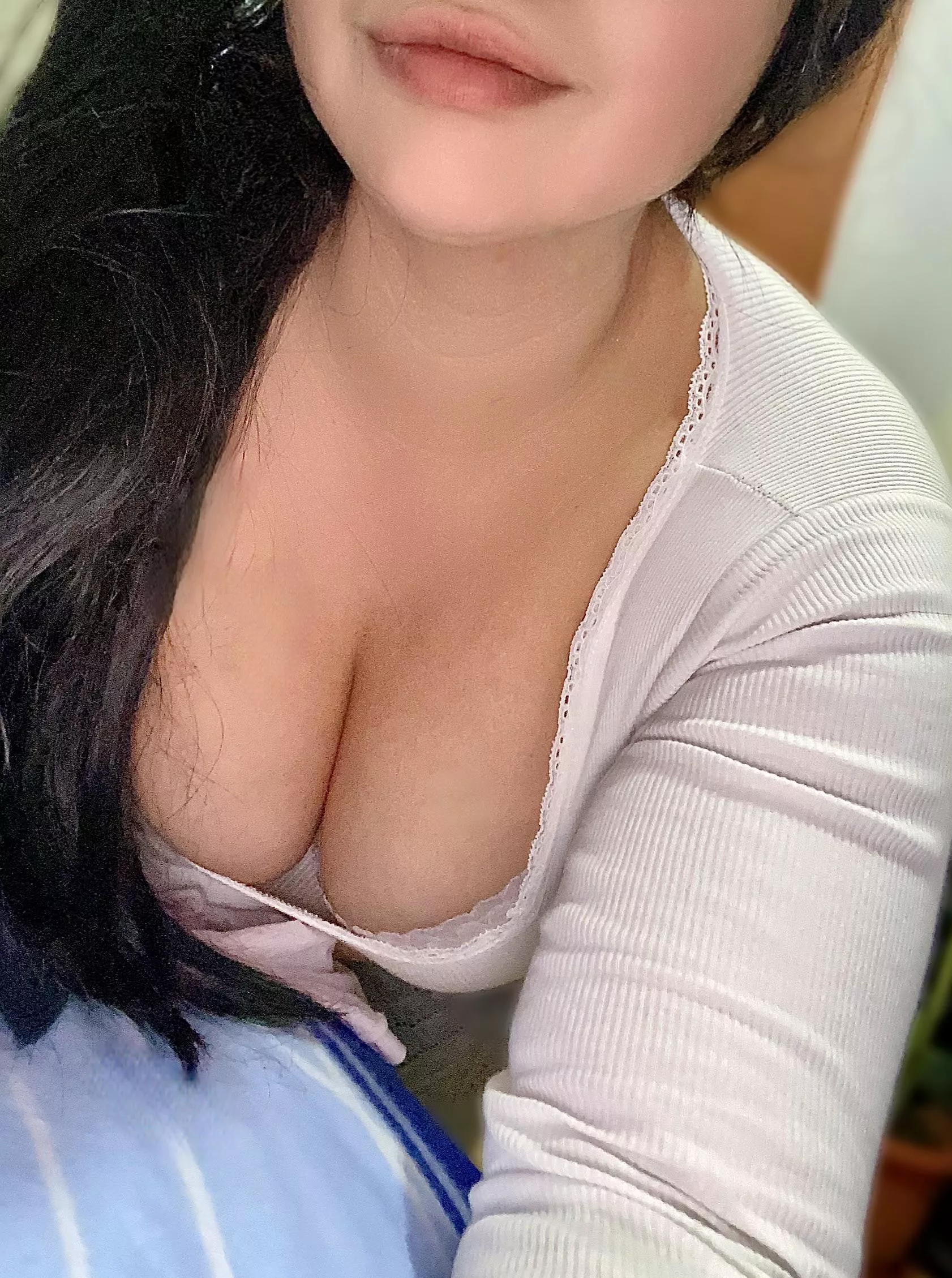 Searching a young man to suck on them