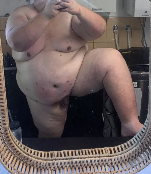 Straight Aussie guy showing off my fresh body after shower