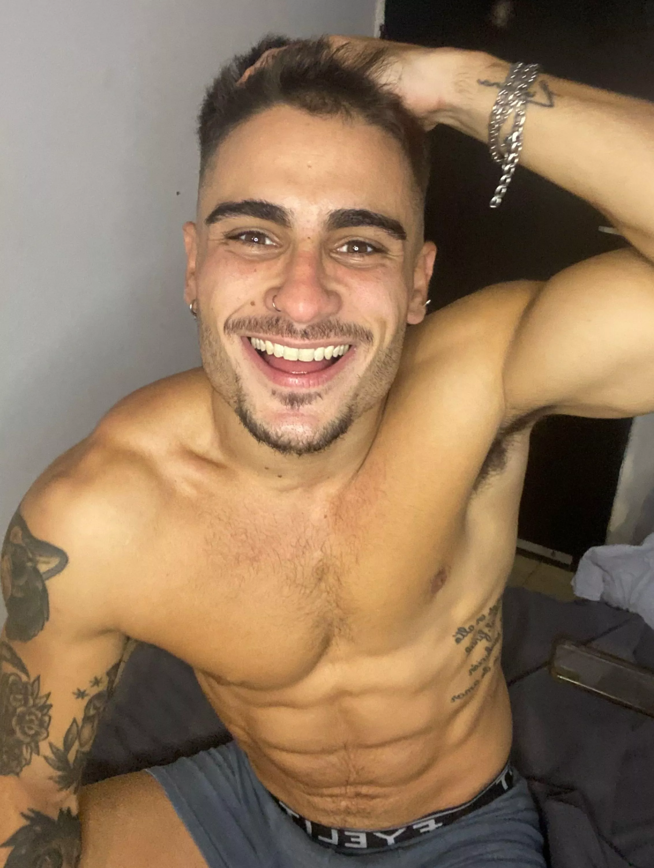 [24] get a taste of my ripped muscles