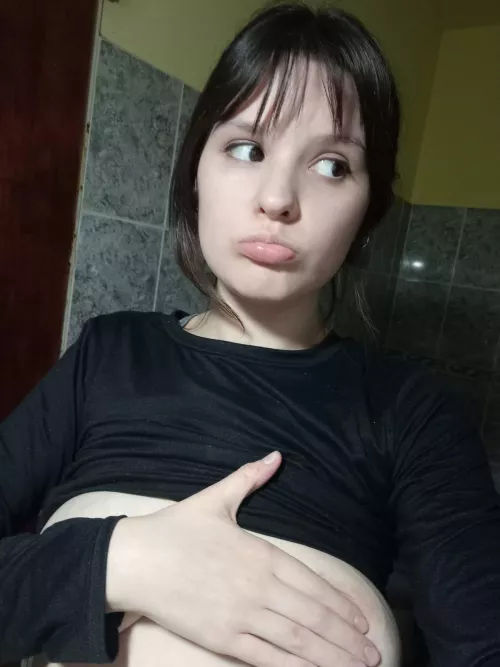 barely legal and looking forward to having fun