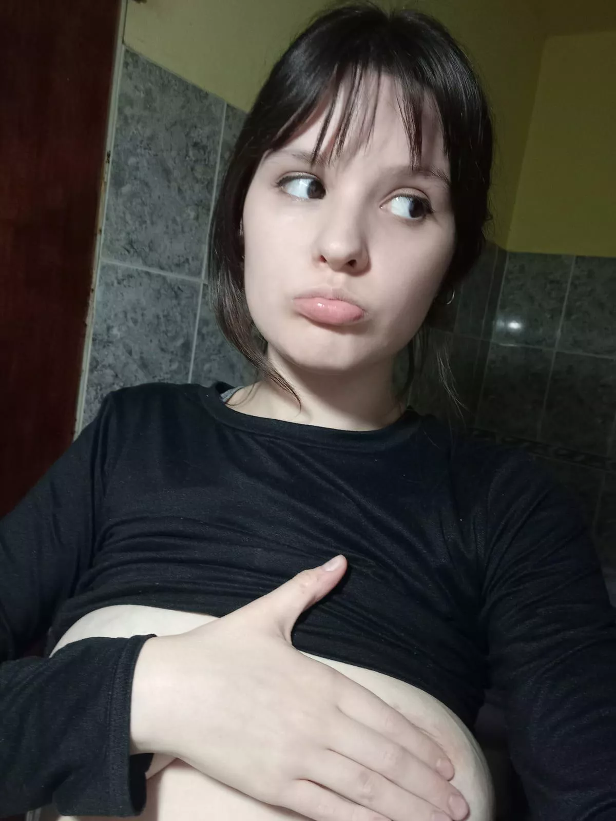 barely legal and looking forward to having fun