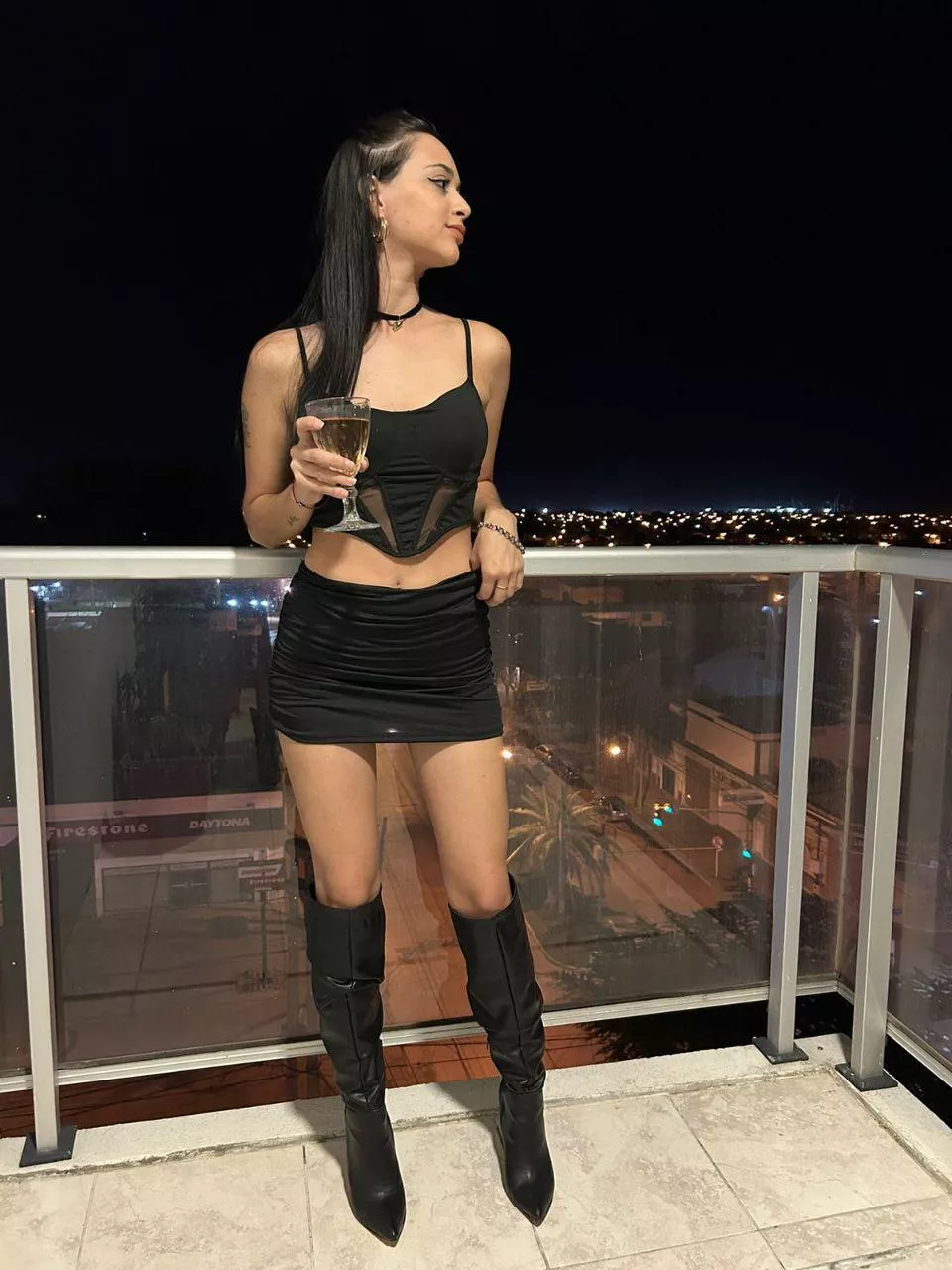 Can the boots stay on