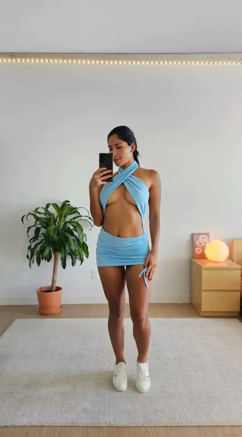 For tight skirt lovers