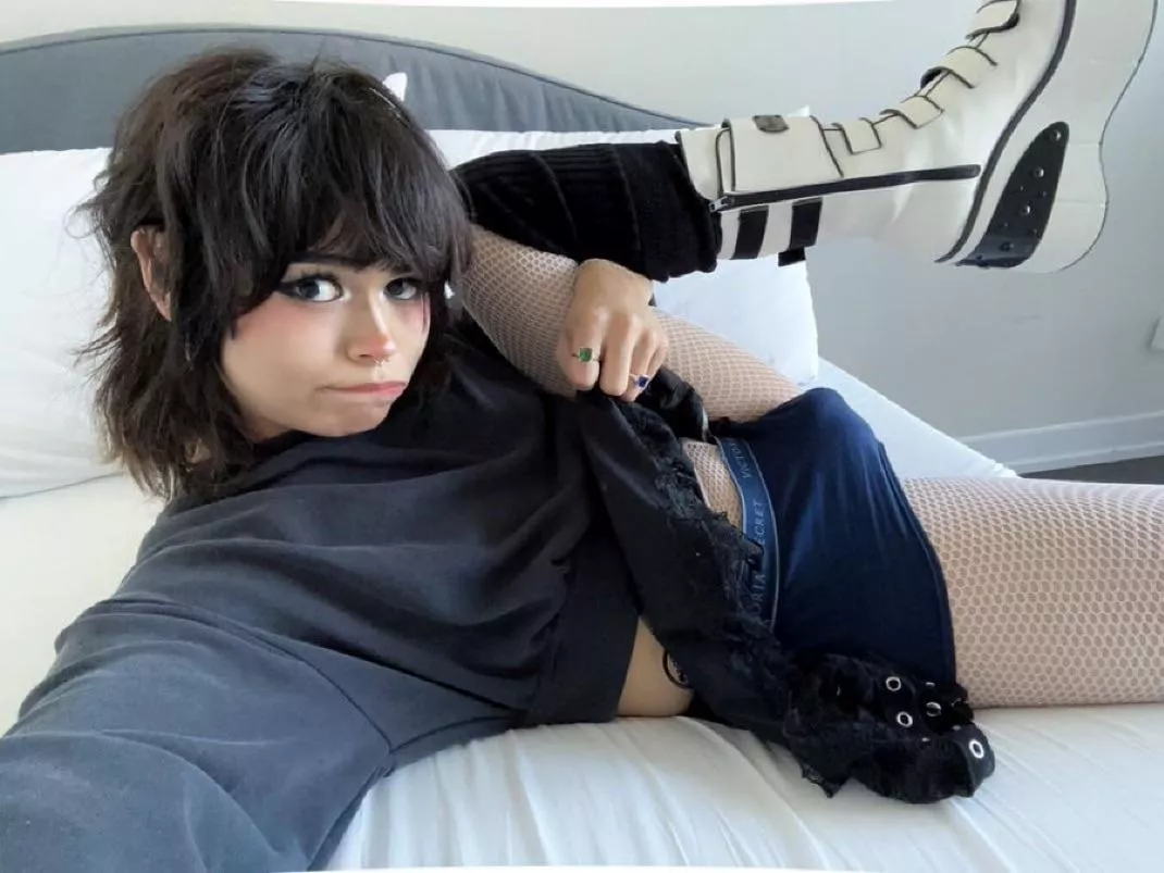 girl bulge is hot right? 😵‍💫💕