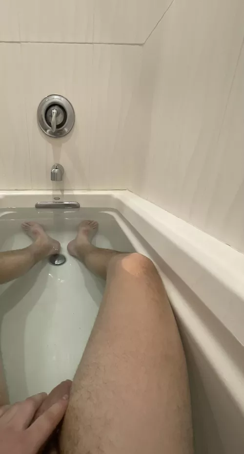 Got to love a bath that’s too small (NSFW)