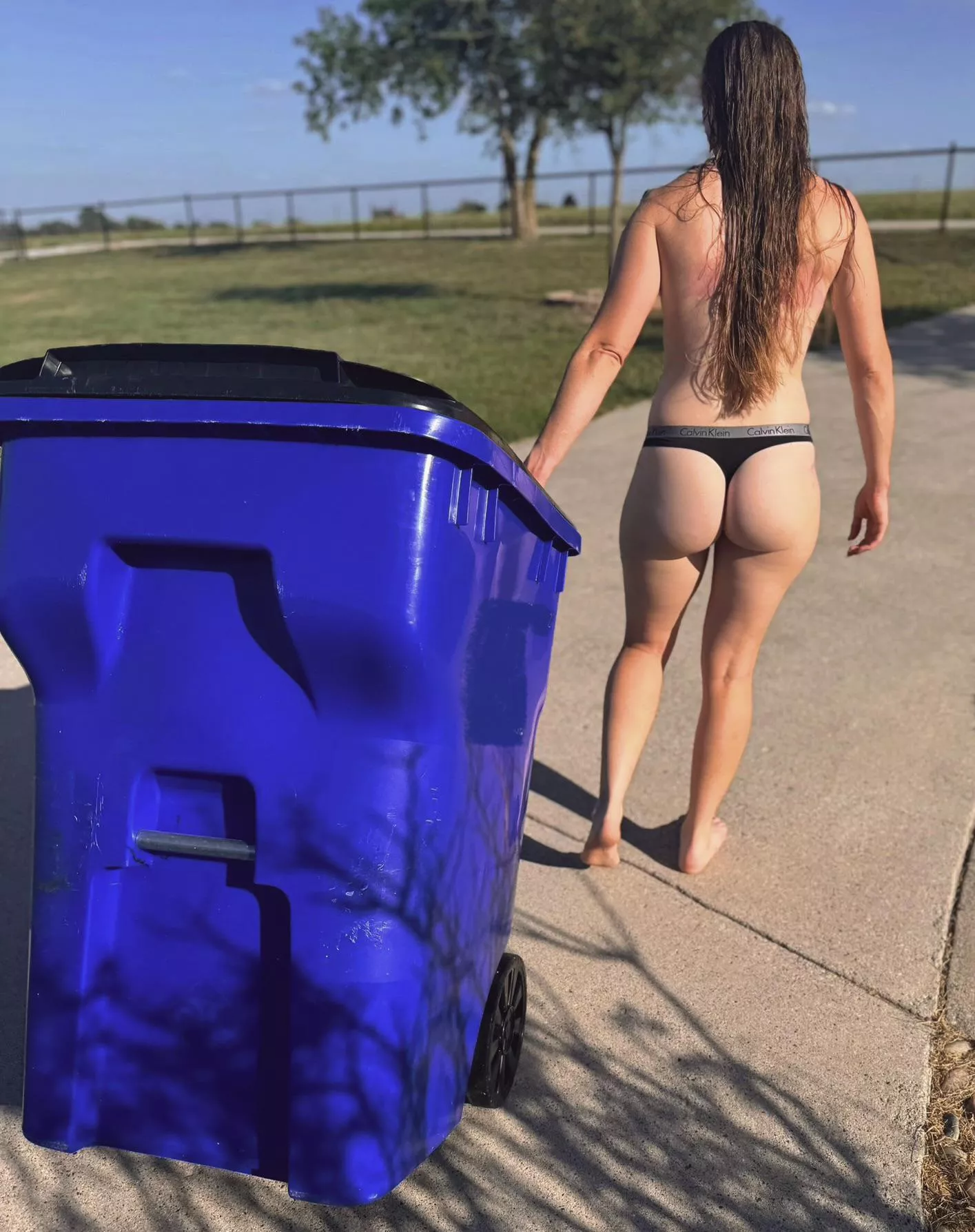 I don’t need a man to take out the trash! Hope the neighbors enjoy the view😉🥰