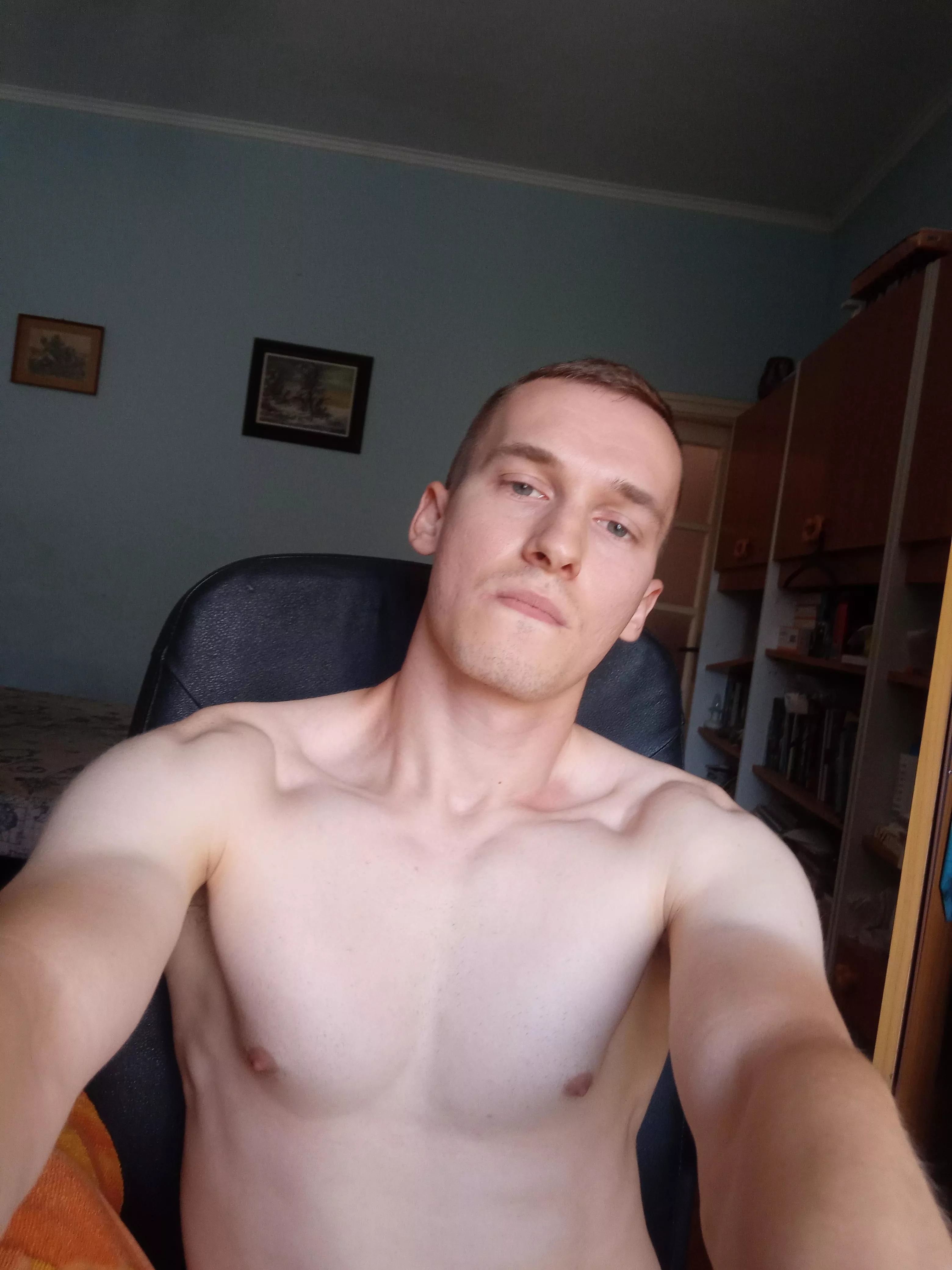 I used to think I had an ugly face but recently it might be getting better. What do you think, bros? I used to think I had an ugly face but recently it might be getting better. What do you think, bros?