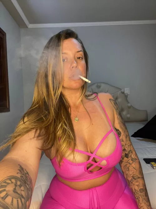 Is it healthy to smoke b4 gym? 