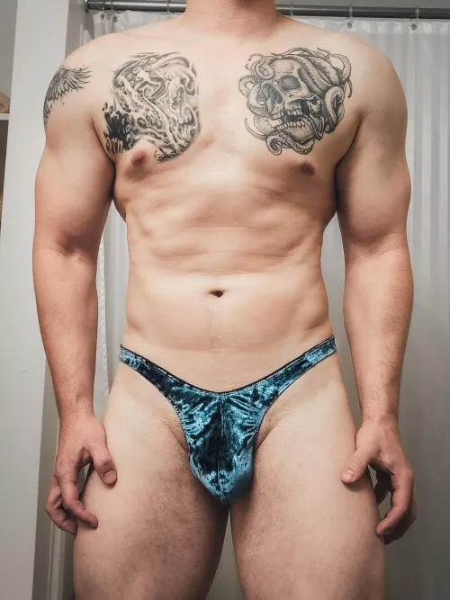 Loving this velvet thong 😍