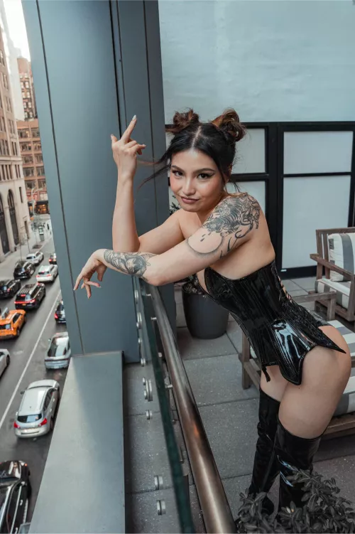 Mx Tomie giving you the finger 