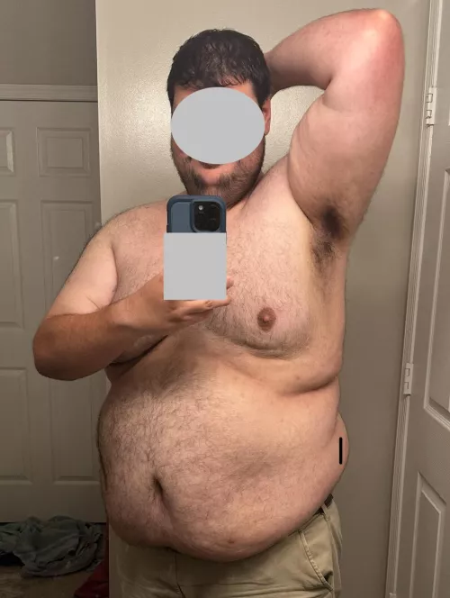 Sleepy and sweaty. Any bears wanna smell some cub pit? 