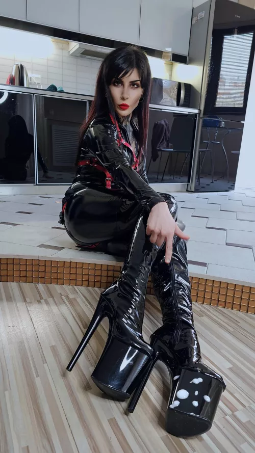 These heels are perfect [F]