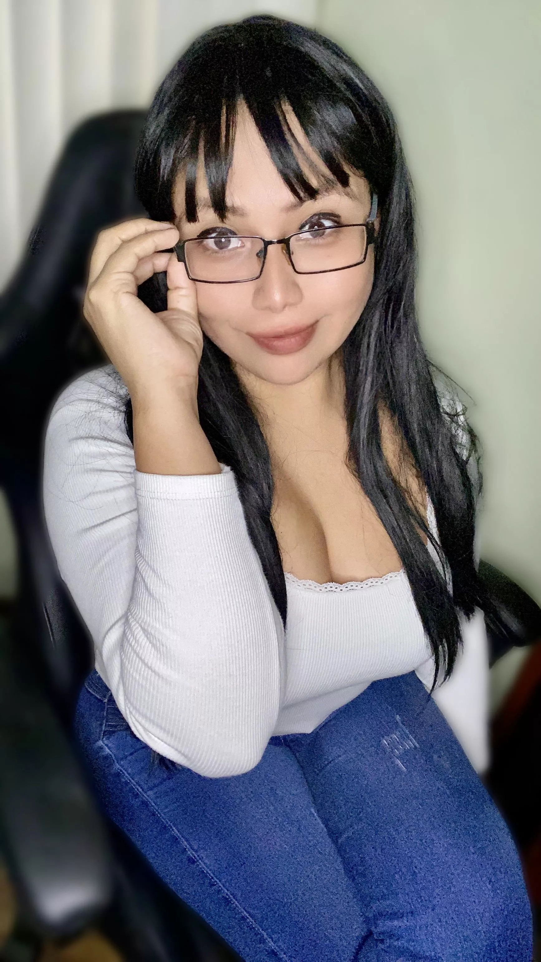 Trying to be a good looking teacher (f)