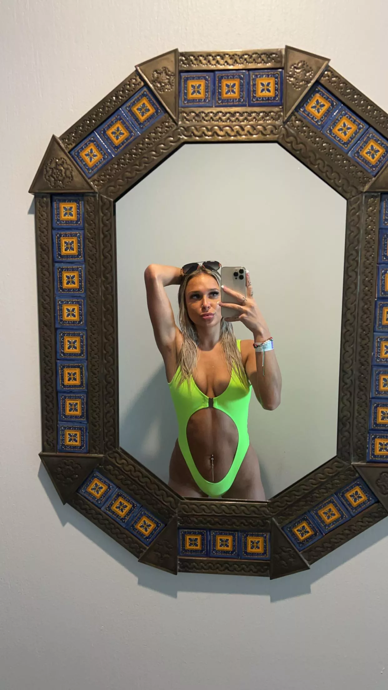 wanna come swimming with me :)