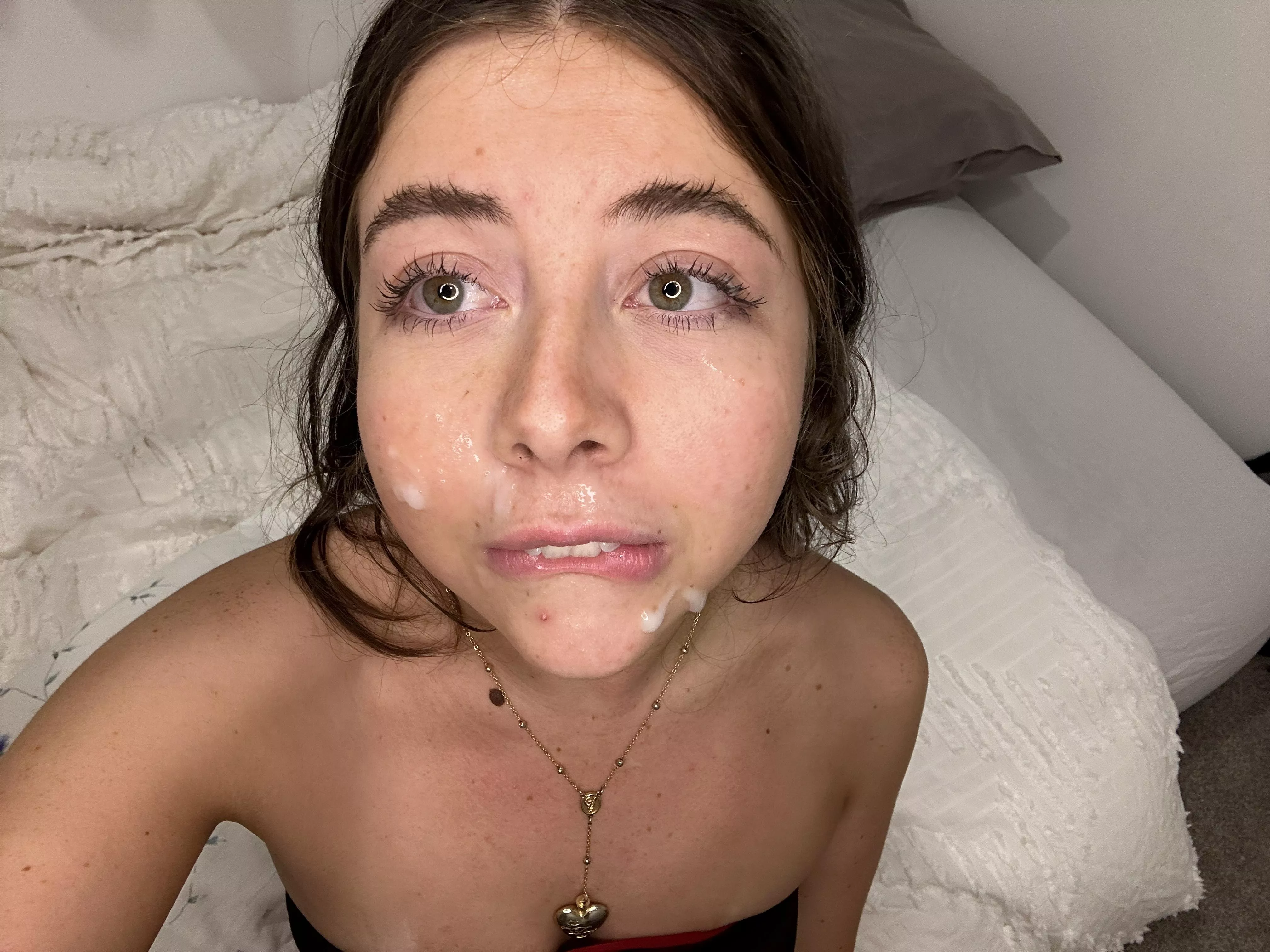 What do you call a girl that receives facials from strangers