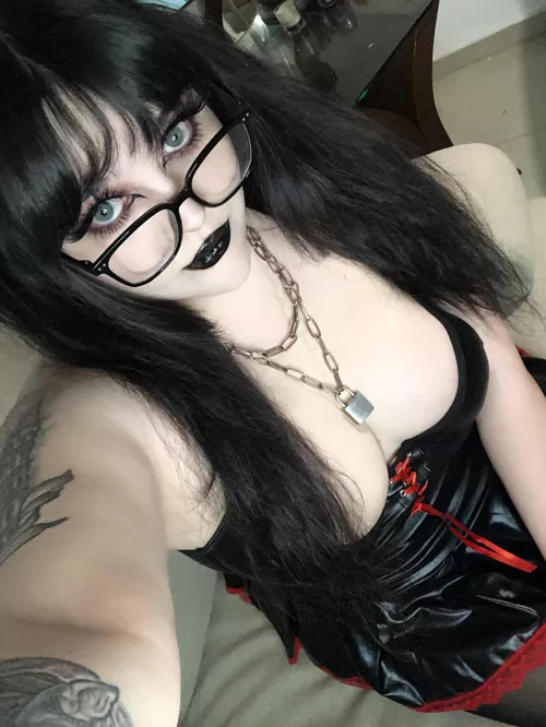 Black leather and pale skin 🖤