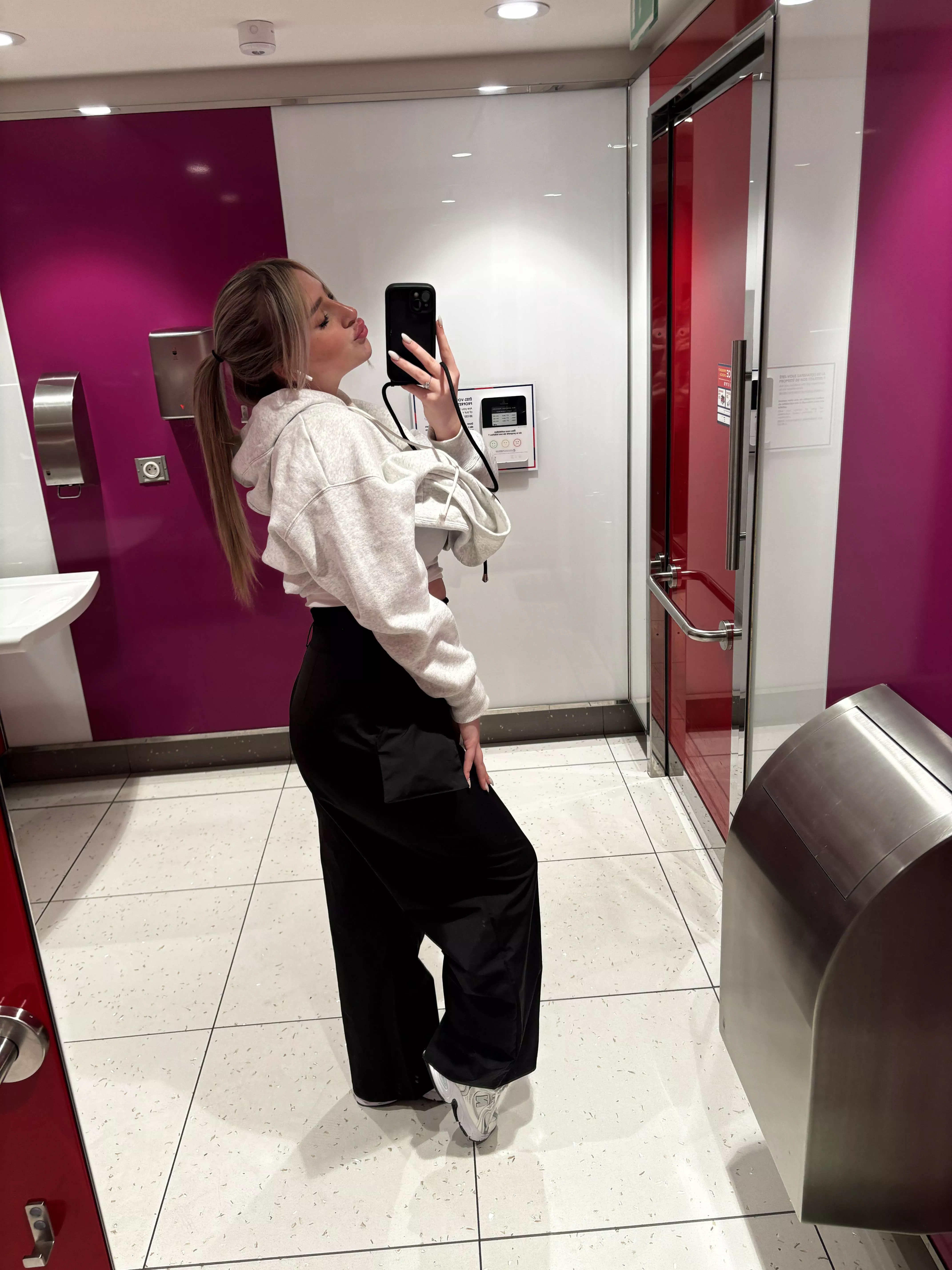 Do I look beautiful in this outfit?