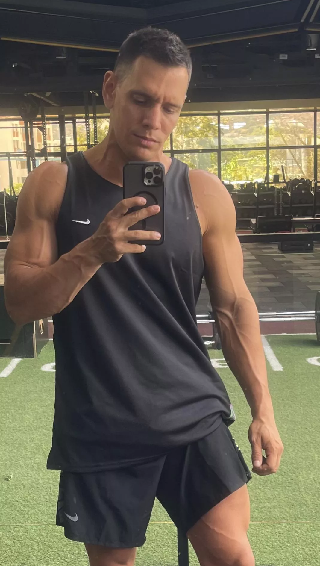 Do you like my veiny forearm ?