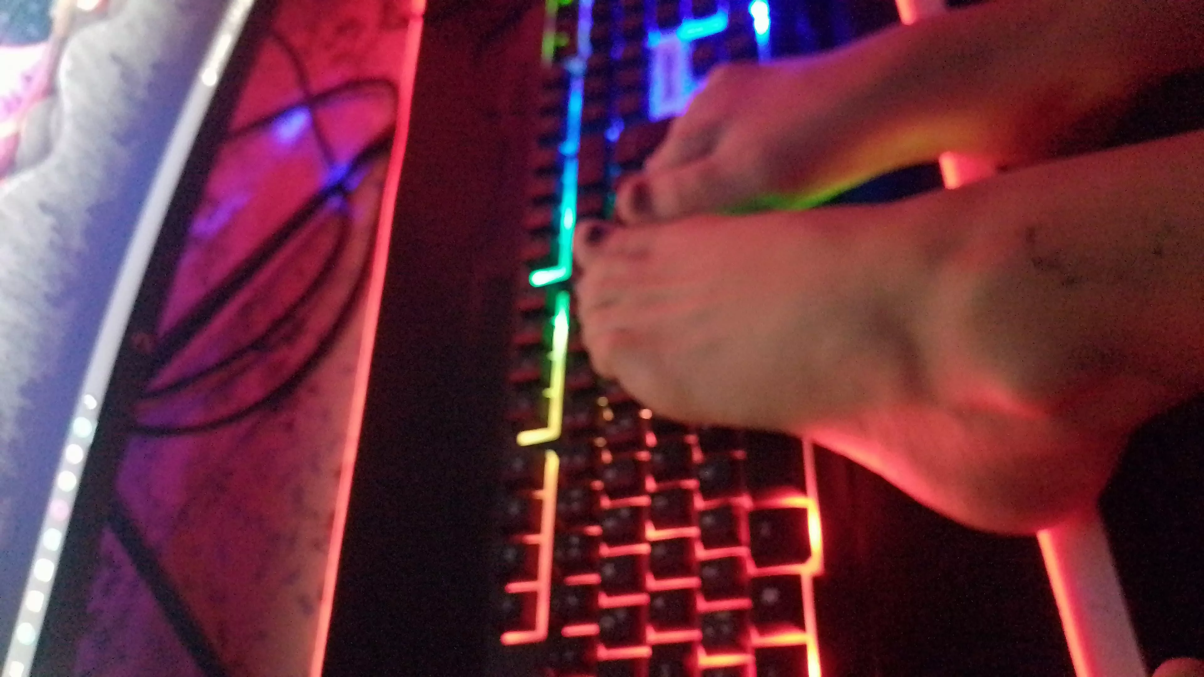 E-girl feet fetish, Would you rather play games or lick my feet?💋👅