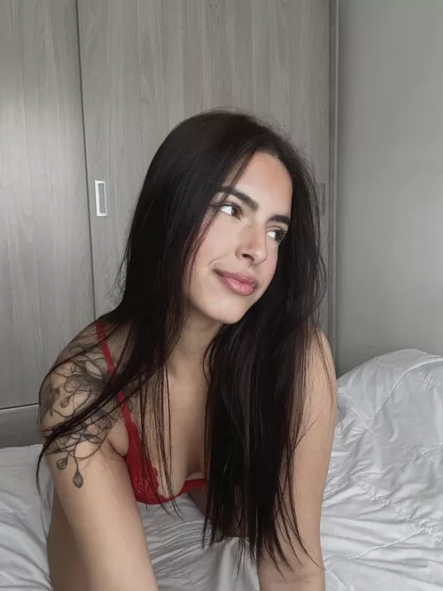 i'm a 18yo who never had a bf, u taking my v*rginity or cuddling w me?