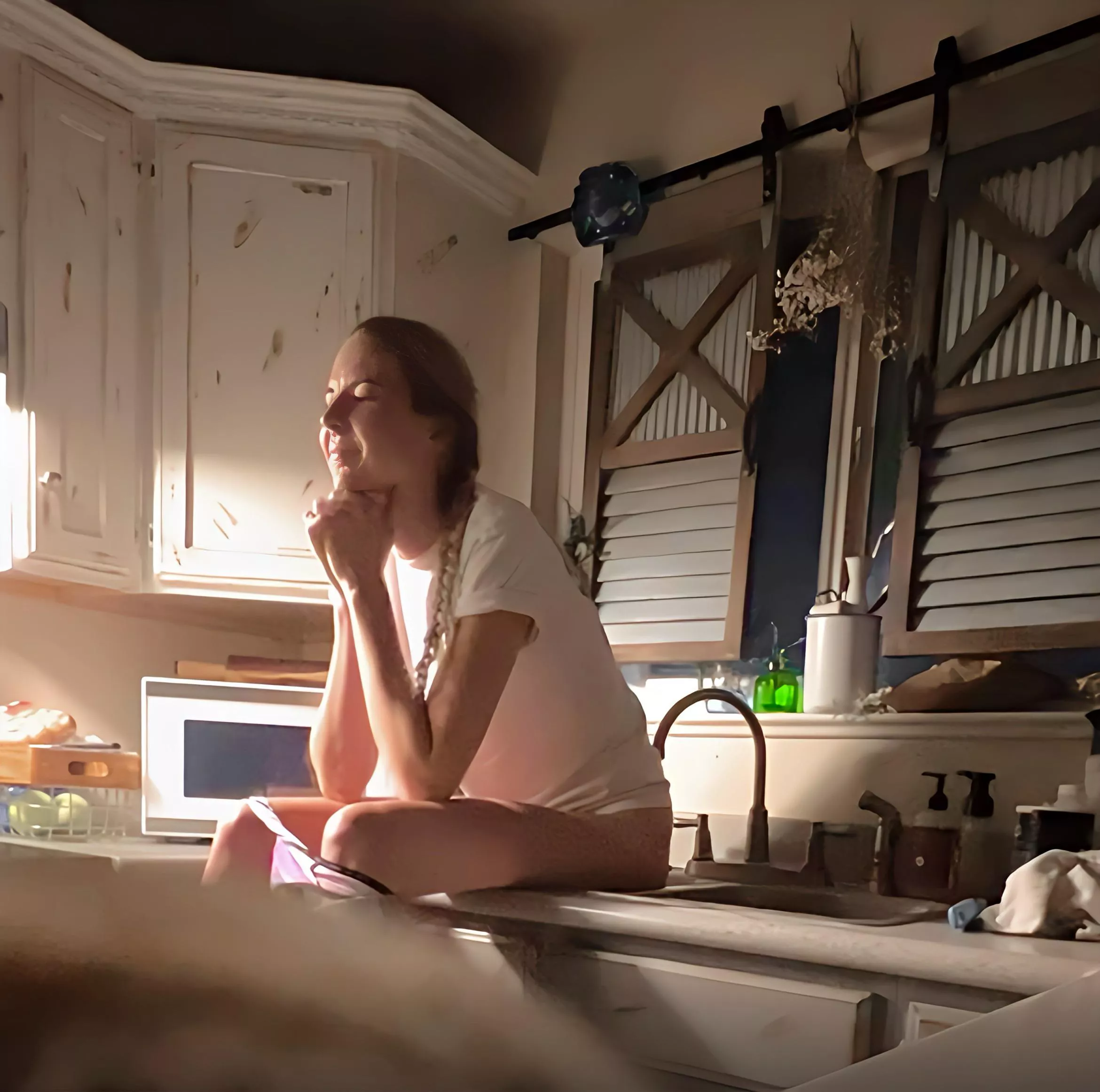 Late night sleepy sink pee 