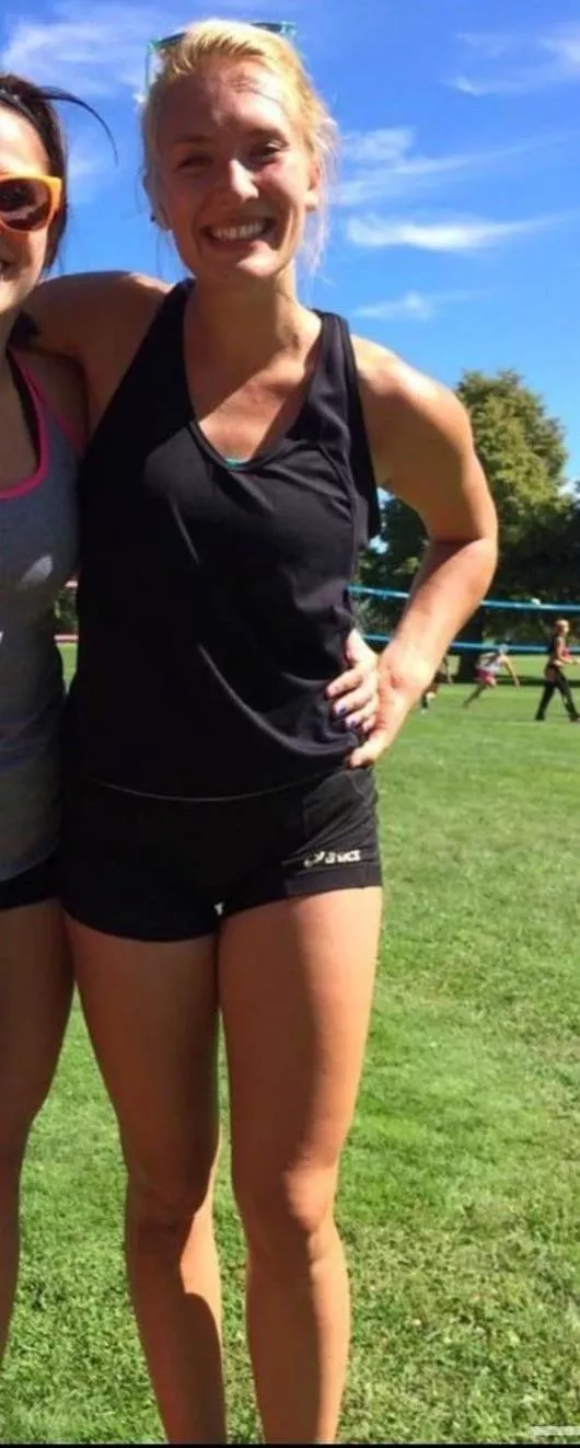 Love this volleyball milfs sports bra leaking through. What’s her best feature?