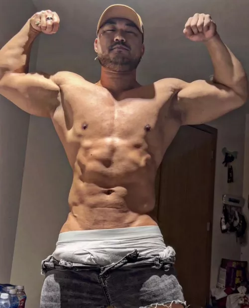 Musky and sweaty pits