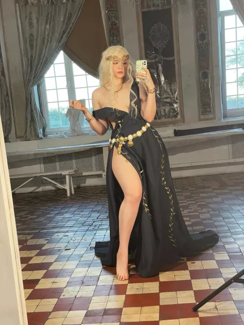 Queen Marika cosplay by Neyrodesu 