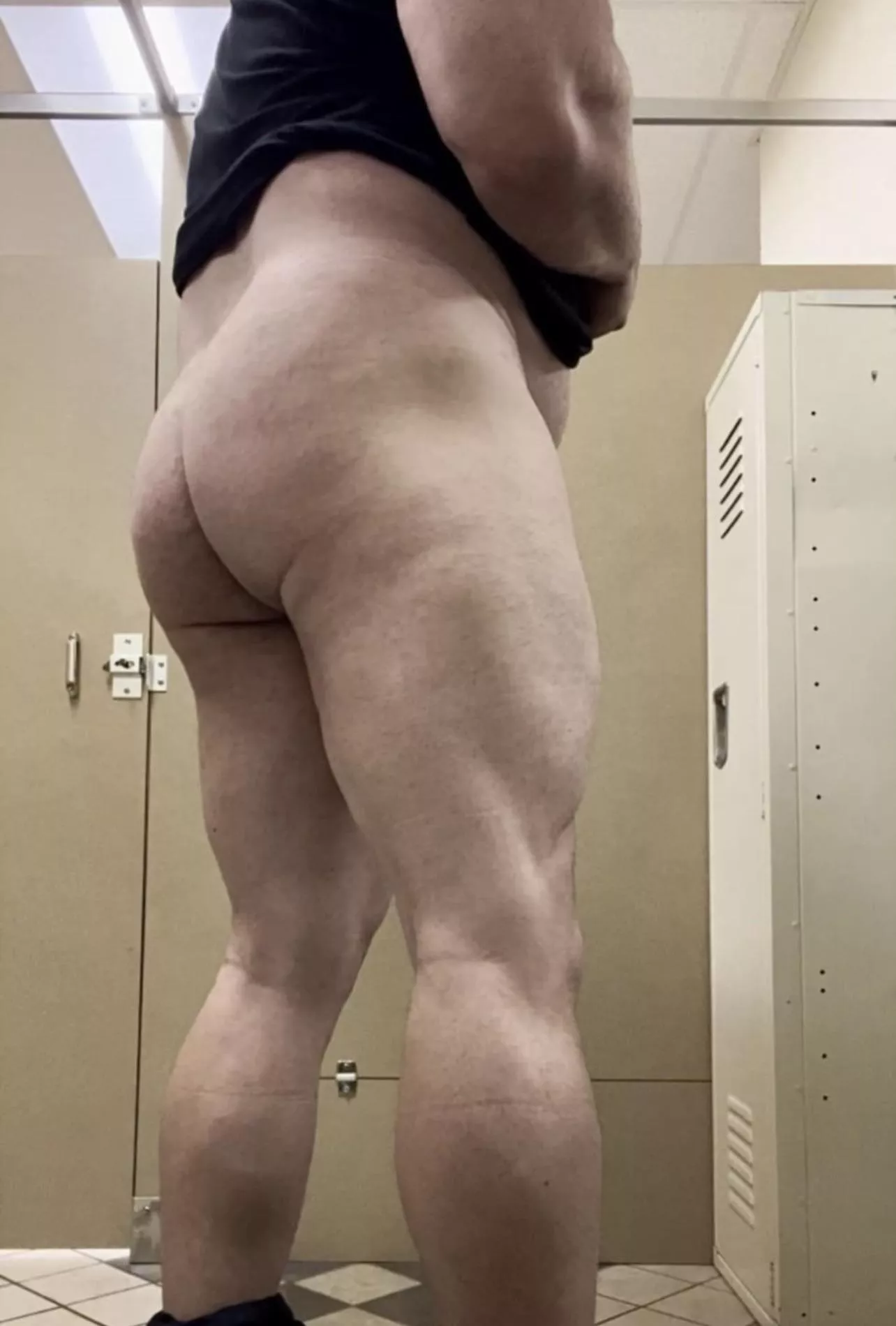 Say “Hey” if you like 6’7 355 Lbs gym guys