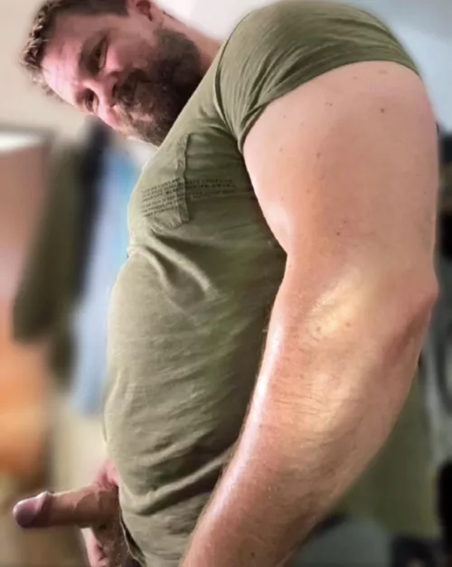 Want to suck on my sweaty musky after-workout dick ? 