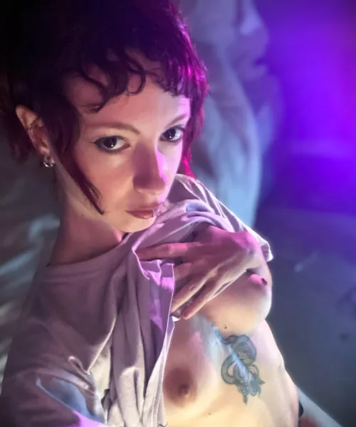 When I'm horny I like to show my tits
