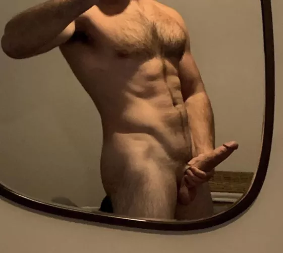 Who’s gonna show this DILF (31) some hospitality and welcome him to the neighborhood?